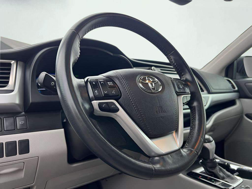 Used 2018 Toyota Highlander XLE image 40