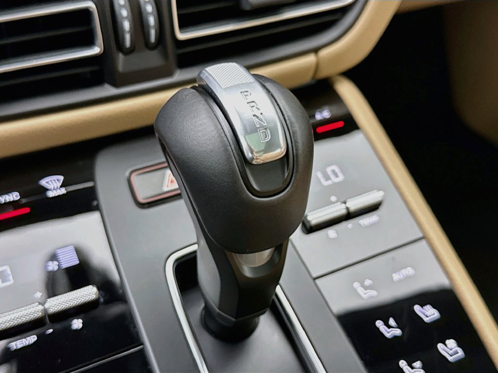 Certified 2025 Porsche Macan AWD/4WD image 20