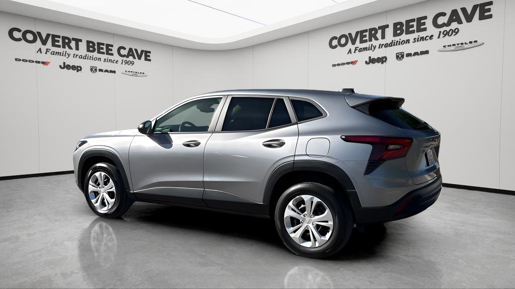 Used 2024 Chevrolet Trax LS w/ Driver Confidence Package image 6