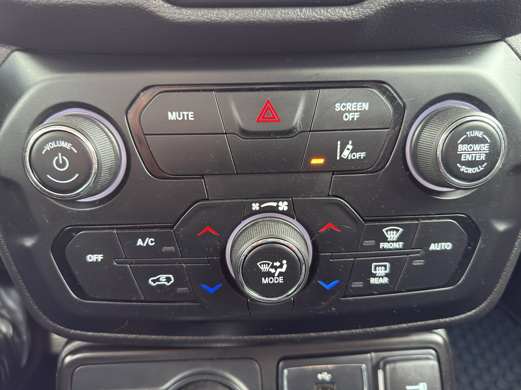 Used 2023 Jeep Renegade Trailhawk w/ Trailer Tow Group AWD/4WD image 27