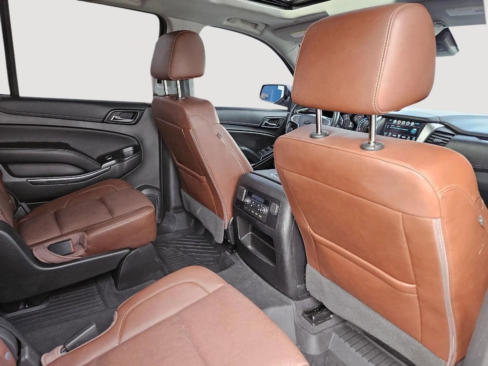 Used 2019 Chevrolet Suburban Premier w/ Premier Plus Edition image 29