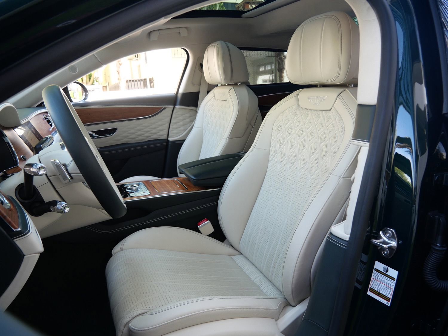 Used 2024 Bentley Flying Spur Azure image 20