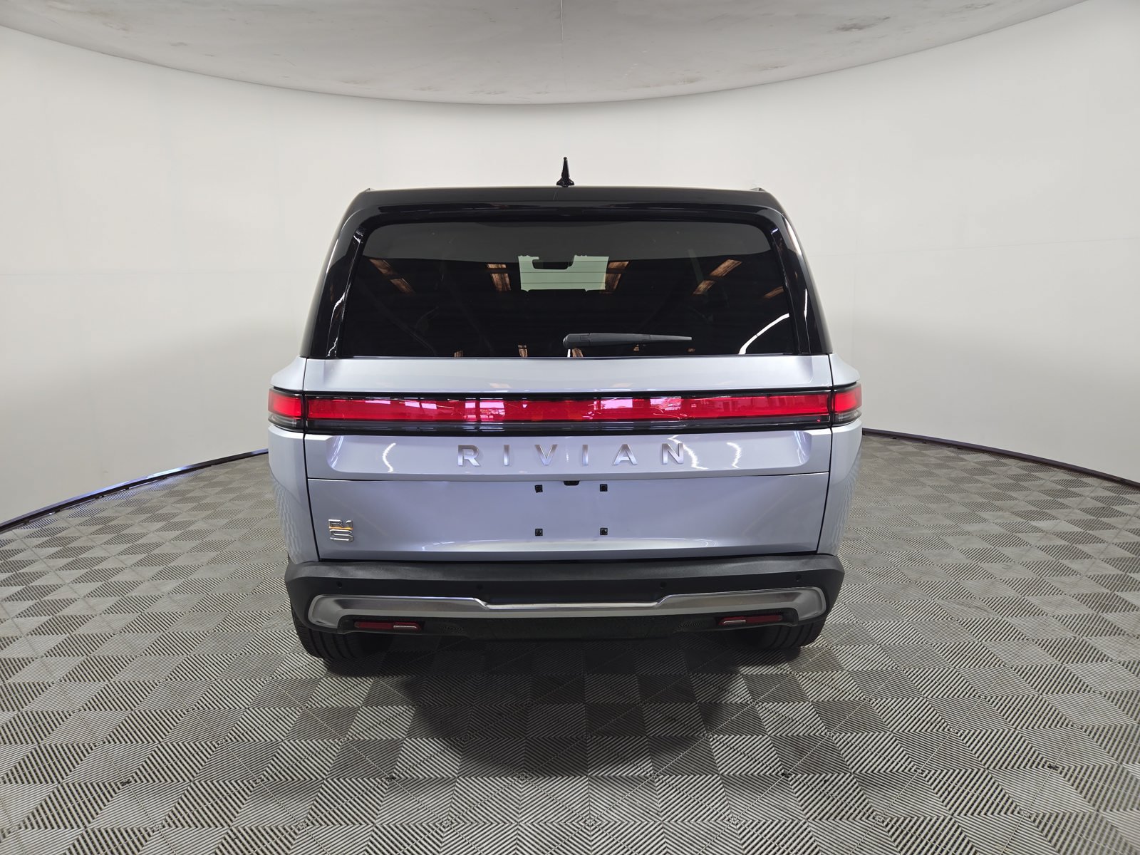 Used 2024 Rivian R1S Adventure Quad AWD/4WD image 4
