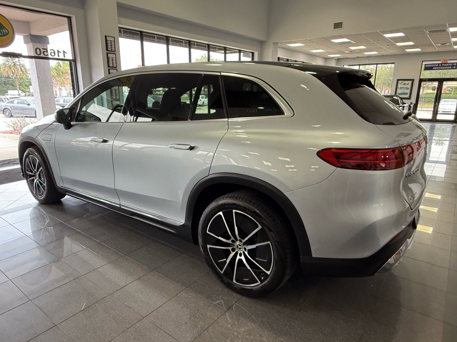 Used 2023 Mercedes-Benz EQS 450+ SUV image 3