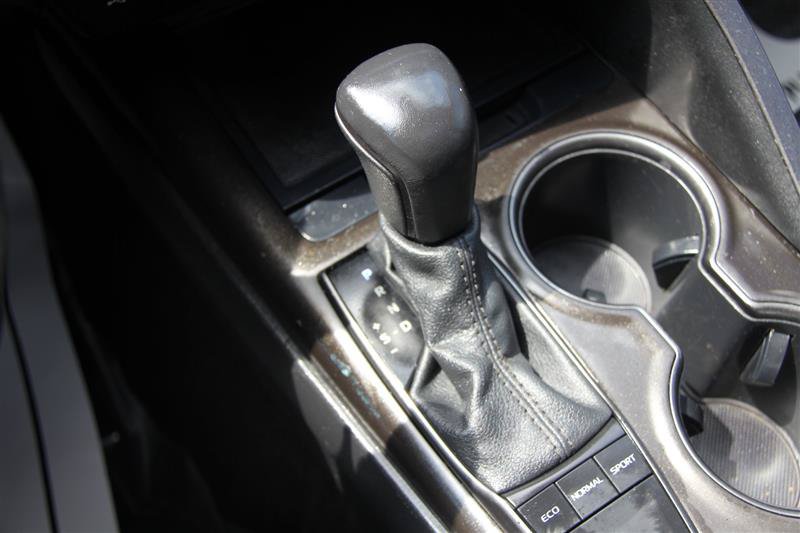 Used 2022 Toyota Camry SE w/ Cold Weather Package FWD image 33