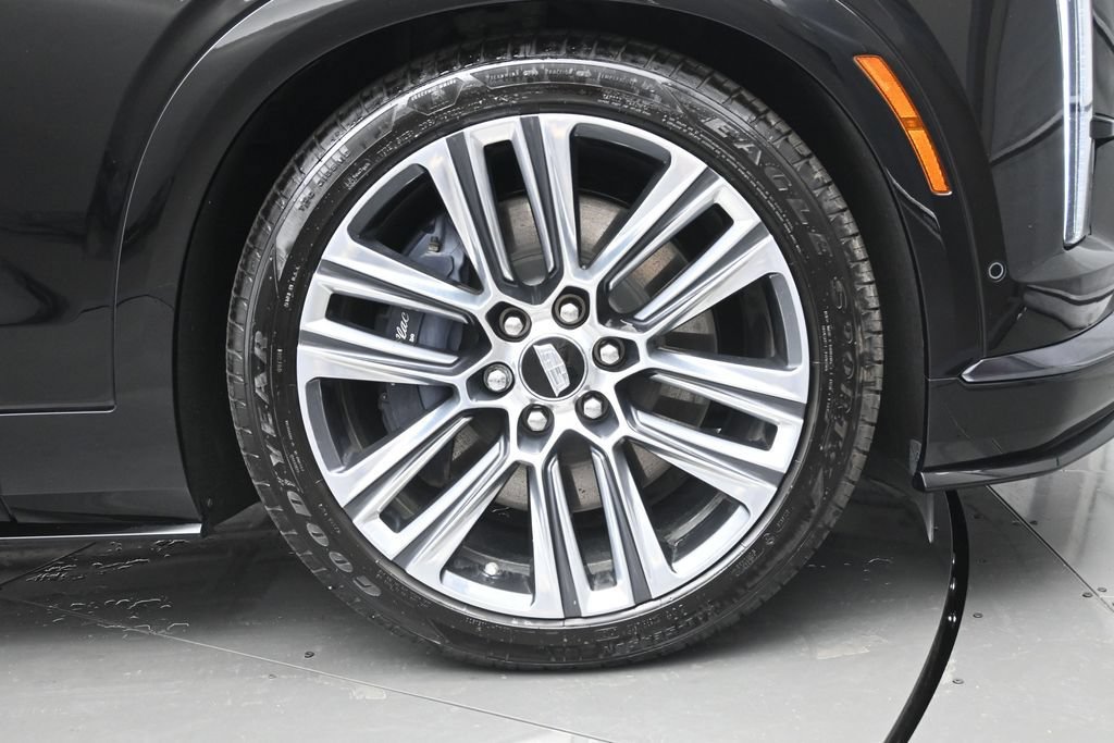 Certified 2026 Cadillac Vistiq Platinum w/ LPO, Floor Liner Package AWD/4WD image 32