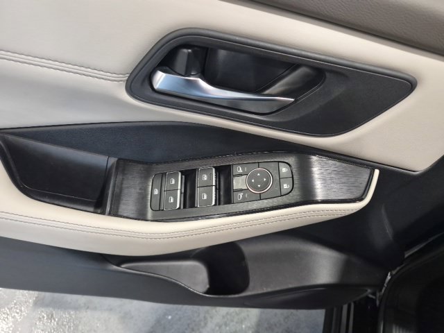 Certified 2025 Nissan Rogue SL AWD/4WD image 11