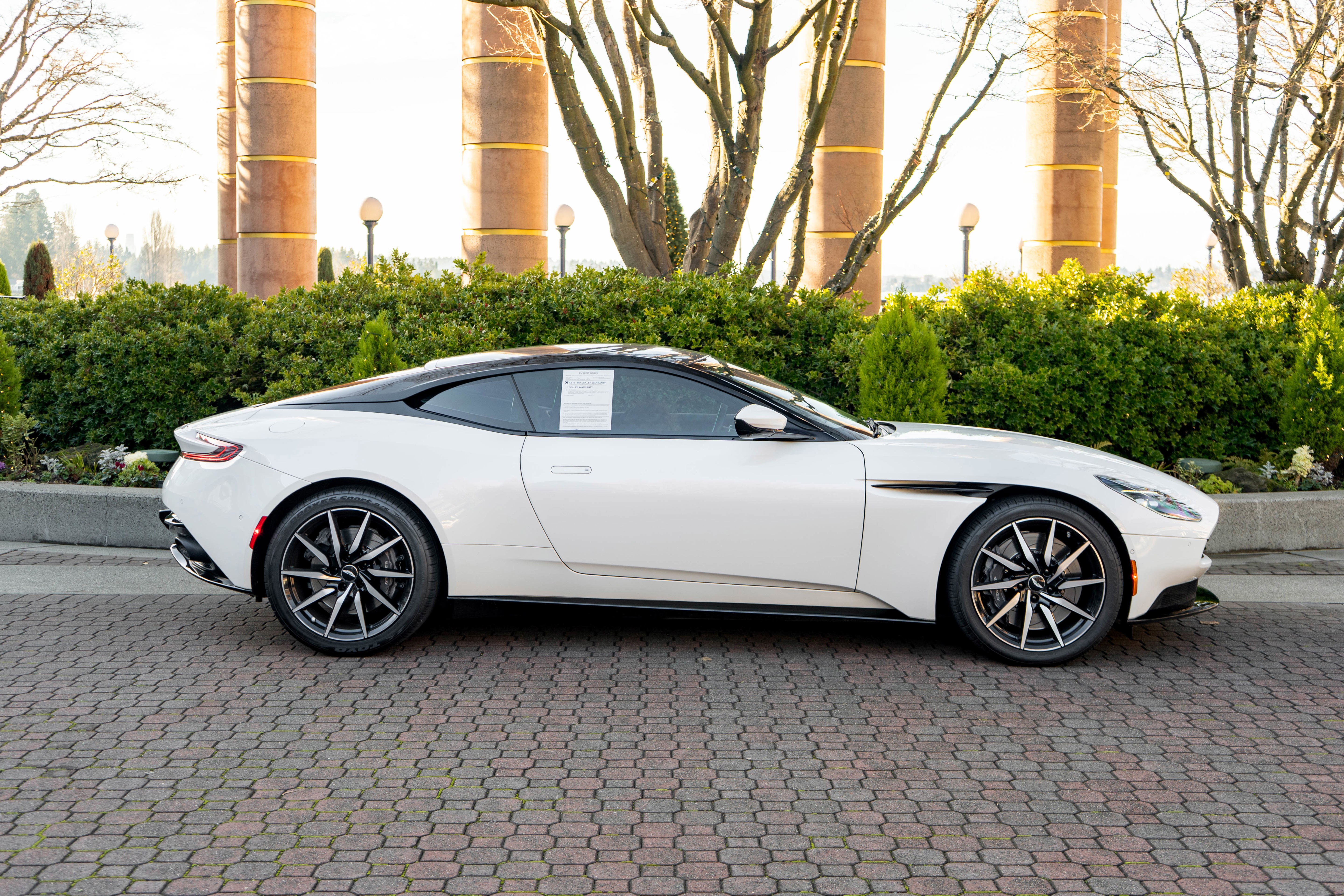 Used 2019 Aston Martin DB11 Coupe image 38