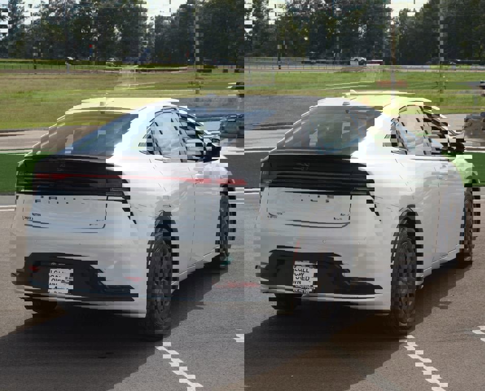 Used 2023 Toyota Prius LE image 17