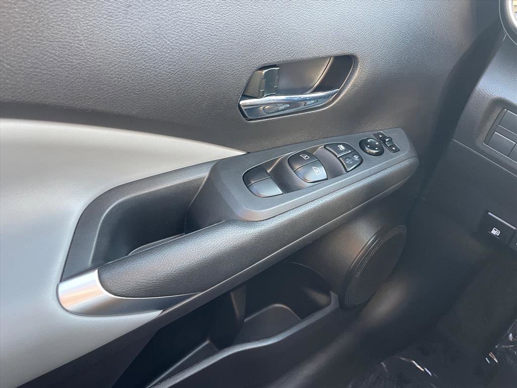 Used 2021 Nissan Kicks SR w/ SR Premium Package FWD image 19