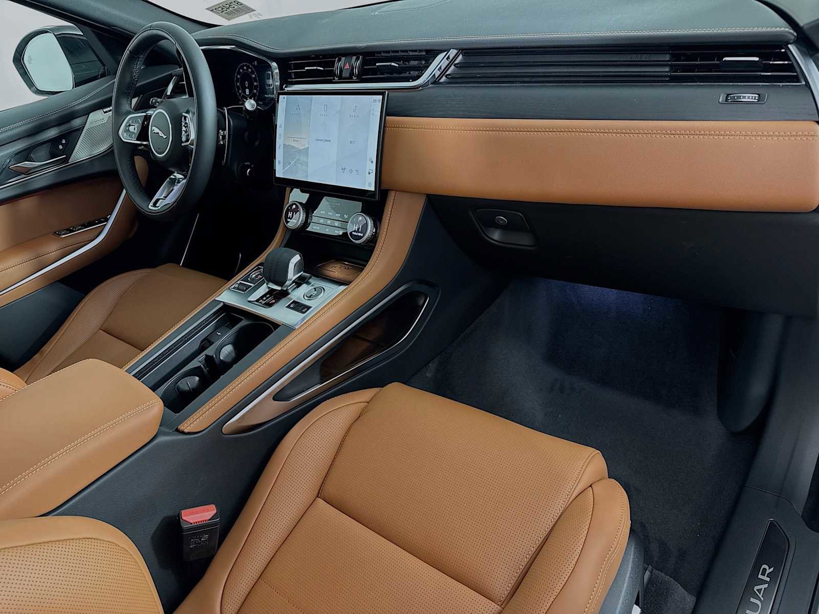 New 2025 Jaguar F-PACE R-Dynamic S image 29