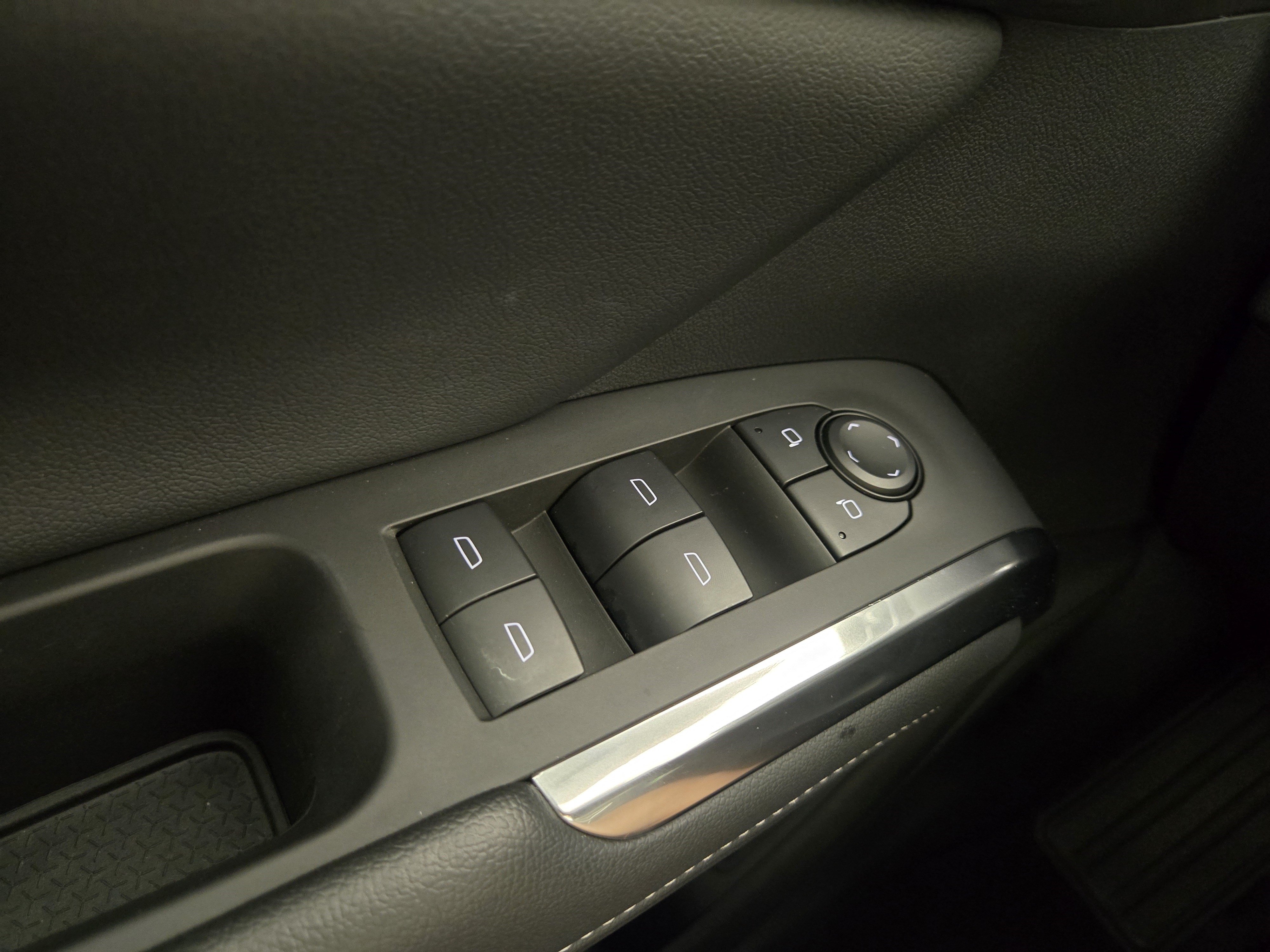 Used 2024 Chevrolet Traverse LS FWD image 32