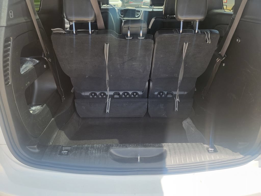 Used 2025 Chrysler Pacifica Select FWD image 17