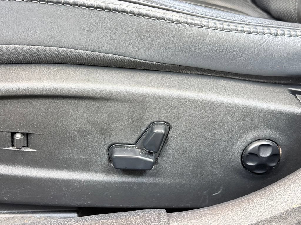 Used 2014 Chrysler 300 C AWD/4WD image 13