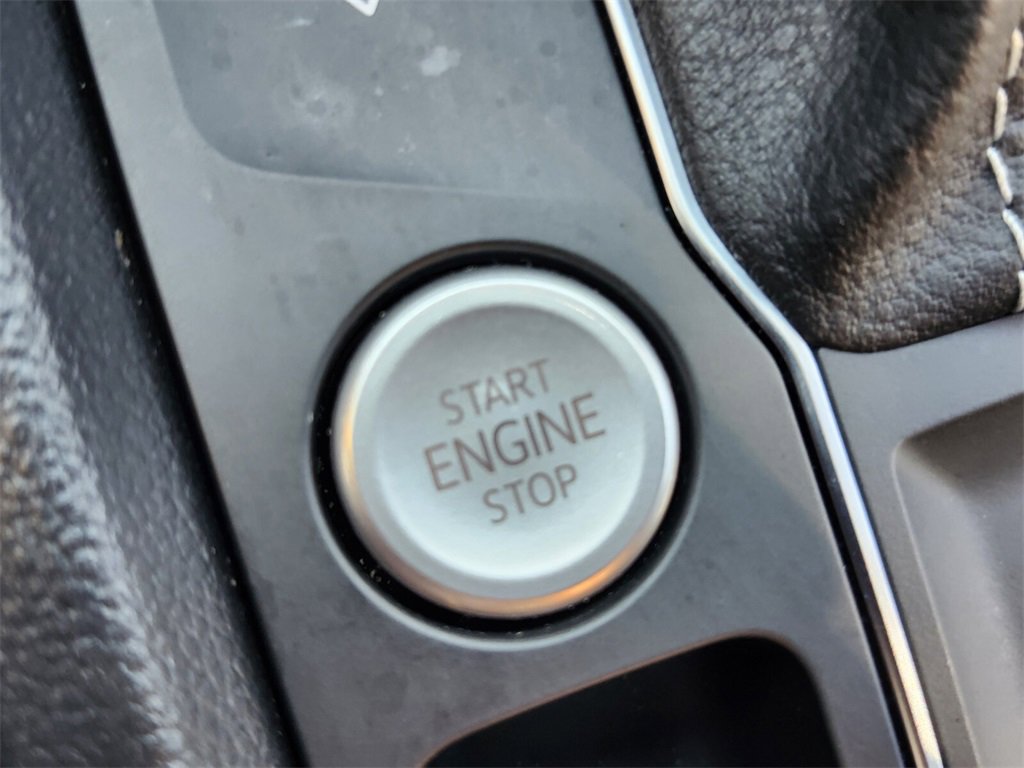 Used 2022 Volkswagen Atlas Cross Sport SE image 30