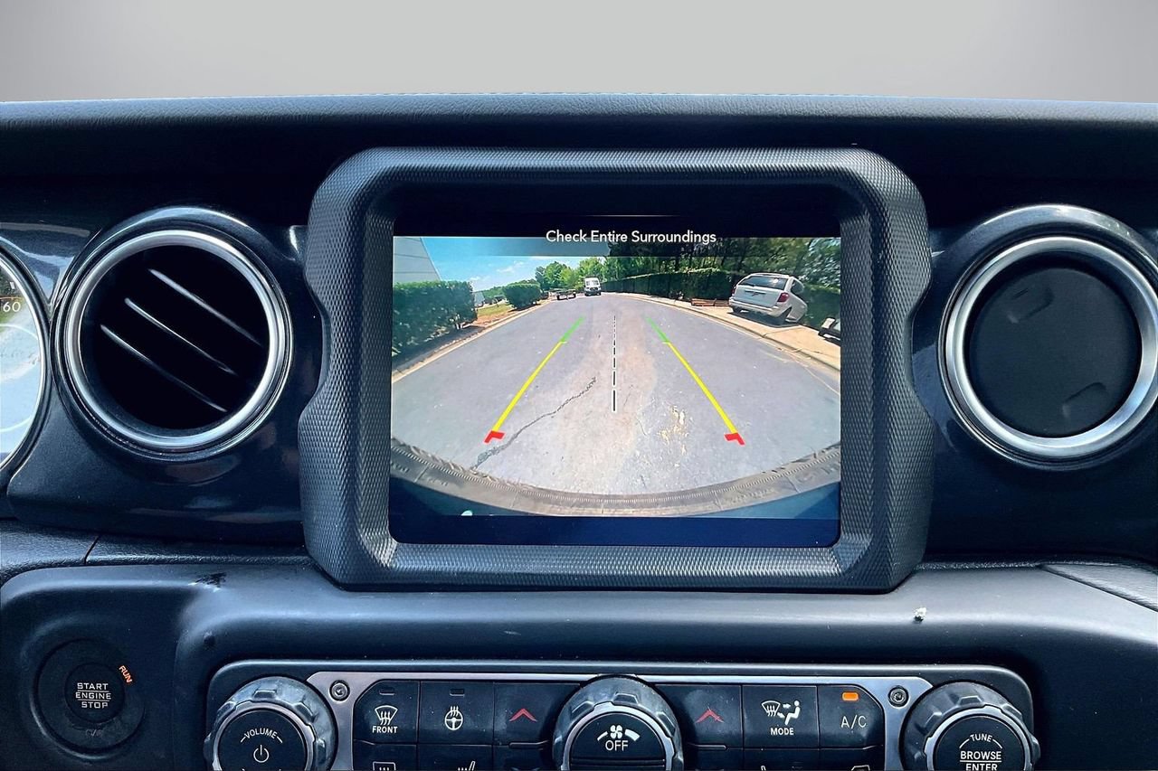 Used 2023 Jeep Wrangler Unlimited Sahara AWD/4WD image 14