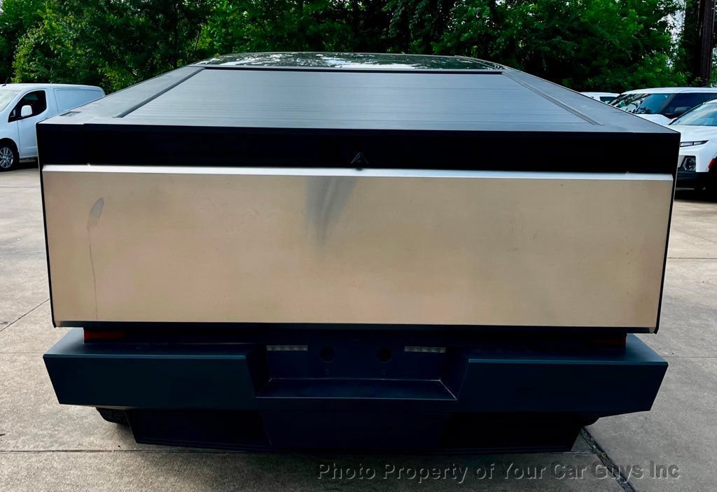 Used 2025 Tesla Cybertruck AWD Crew Cab image 8