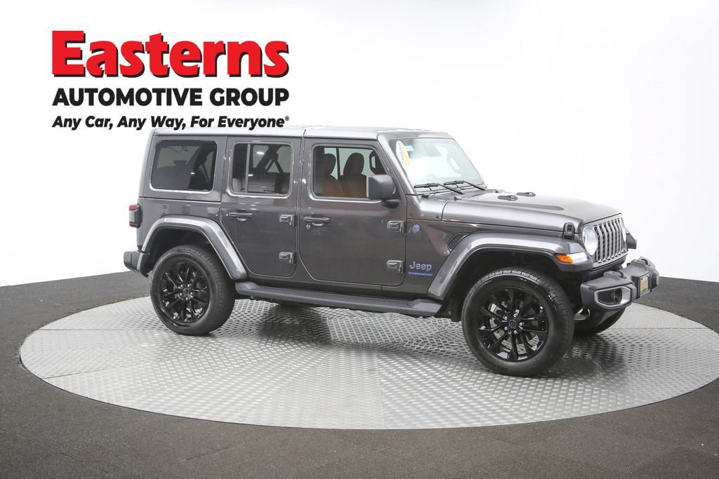 Used 2025 Jeep Wrangler Unlimited Sahara AWD/4WD image 43