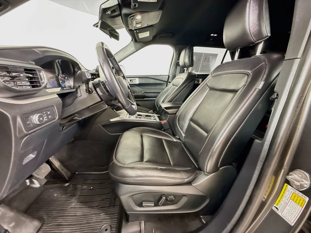 Used 2020 Ford Explorer XLT w/ Equipment Group 202A AWD/4WD image 22