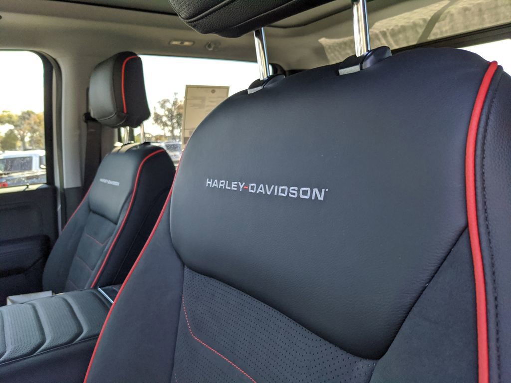 New 2026 Ford F250 Lariat w/ Black Appearance Package image 22