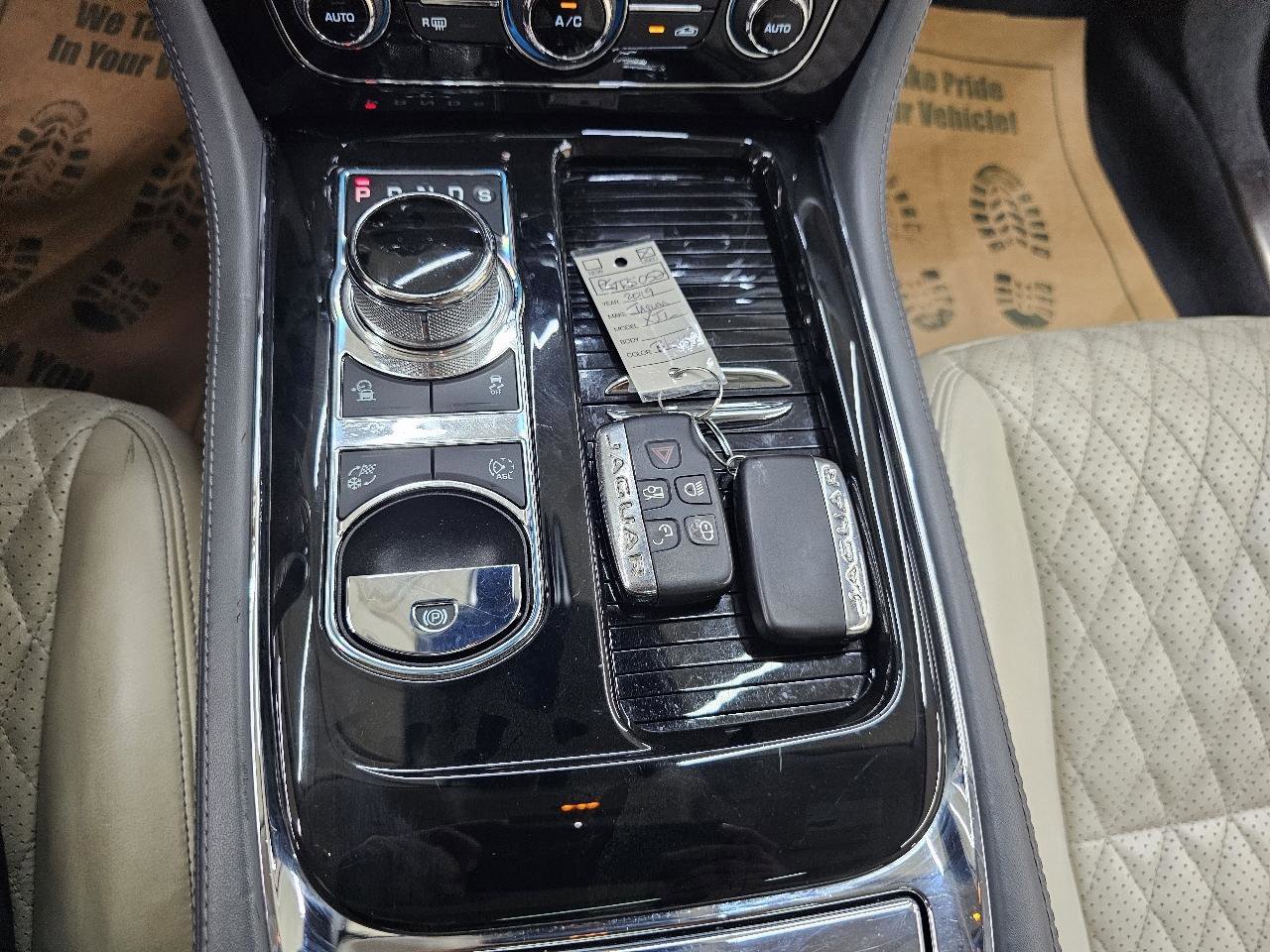 Used 2019 Jaguar XJ L Supercharged RWD image 35