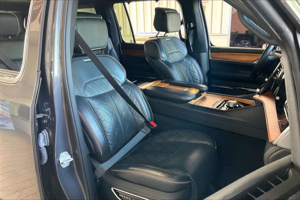 Used 2024 Jeep Grand Wagoneer L Series III AWD/4WD image 24