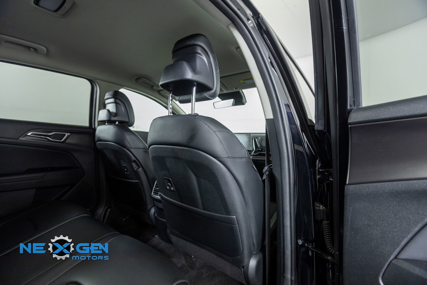 Used 2024 Kia Sportage EX image 32