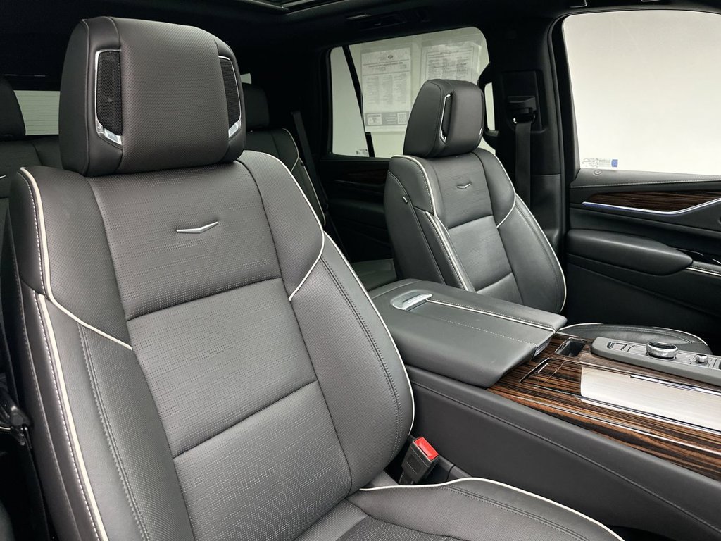 Used 2023 Cadillac Escalade Premium Luxury AWD/4WD image 18