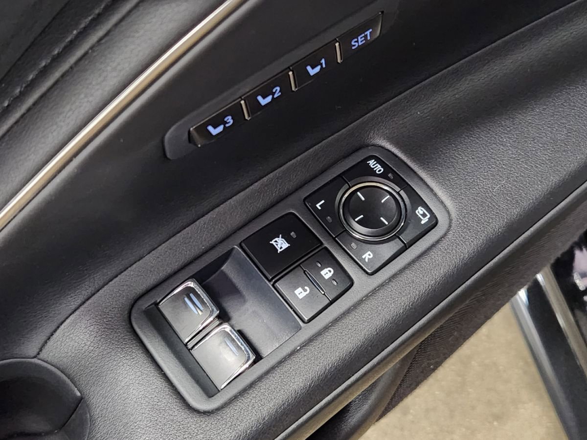 Used 2018 Lexus LC 500 Coupe w/ Sport Package image 42