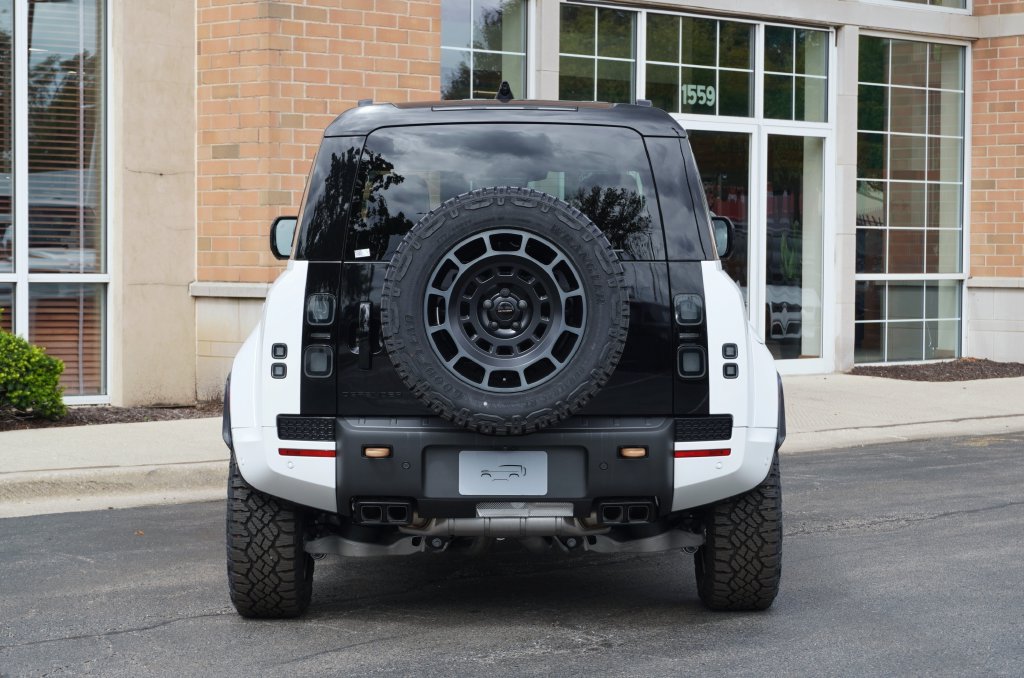 New 2026 Land Rover Defender 110 OCTA AWD/4WD image 5