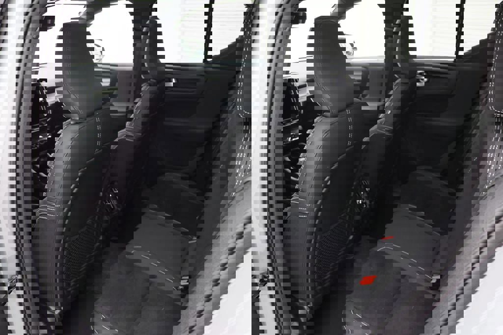 Used 2025 Volvo XC40 B5 Plus image 14