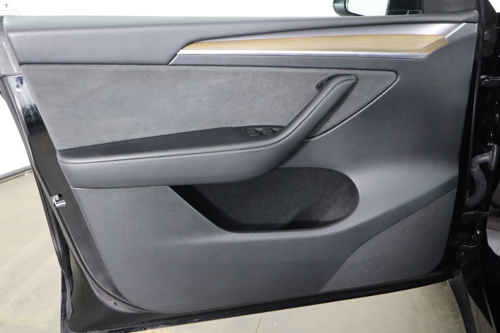 Used 2023 Tesla Model Y Performance image 17