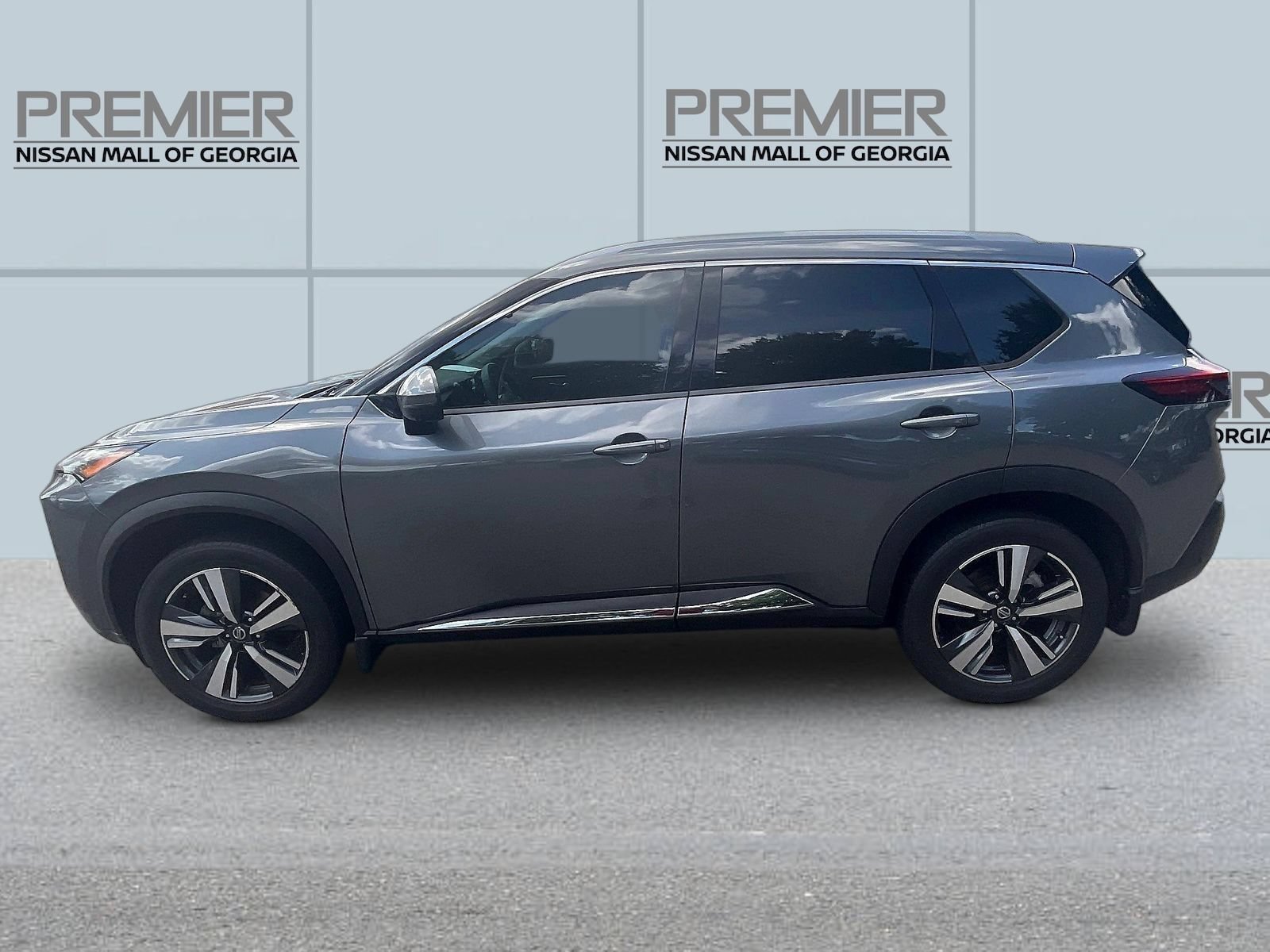 Used 2021 Nissan Rogue SL w/ Premium Package FWD image 4