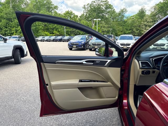 Used 2016 Ford Fusion SE w/ Equipment Group 202A FWD image 15