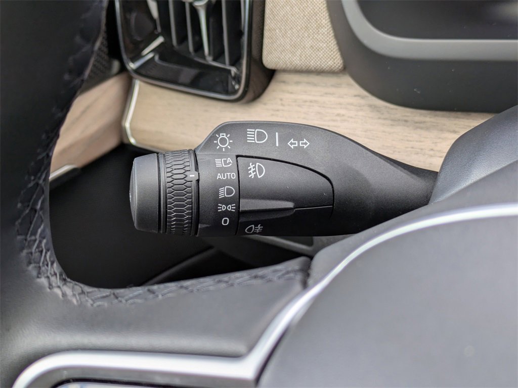 Certified 2026 Volvo XC90 B6 Plus w/ Protection Package Premier image 38