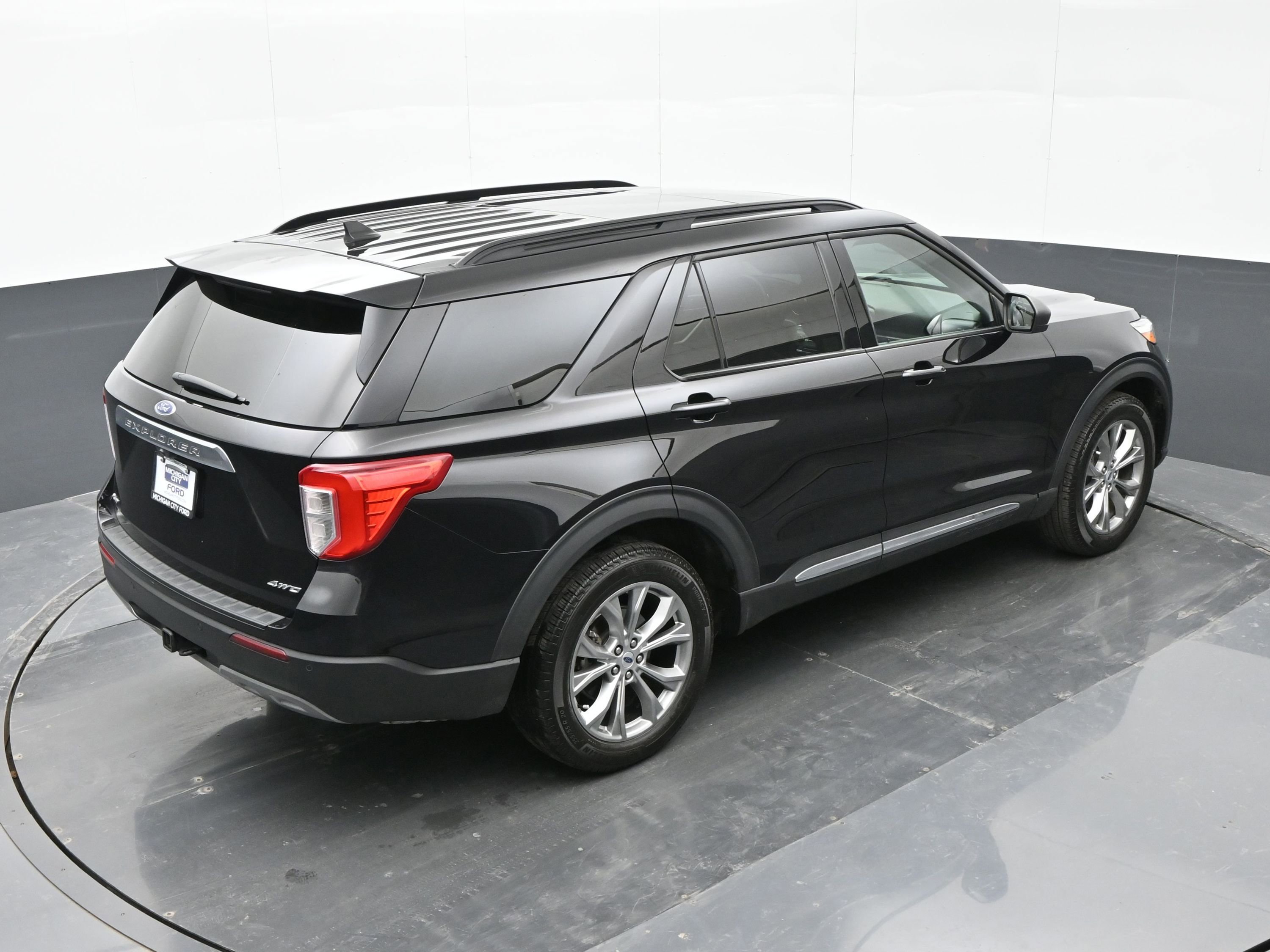 Used 2023 Ford Explorer XLT w/ Equipment Group 202A image 38