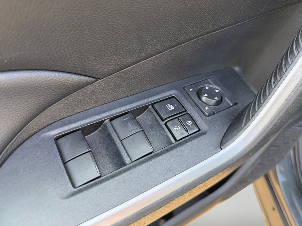 Used 2021 Toyota RAV4 XLE AWD/4WD image 21