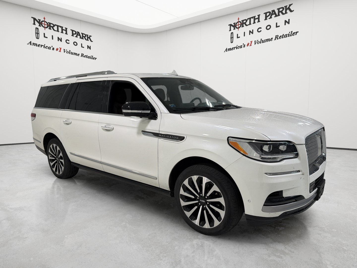 Used 2022 Lincoln Navigator L Reserve RWD image 7