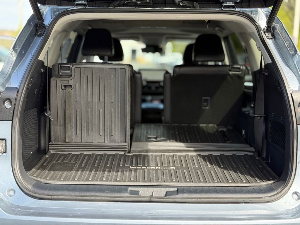 Used 2023 Toyota Highlander Limited image 11