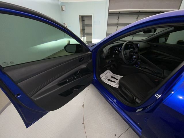 Used 2025 Hyundai Elantra Sport image 11