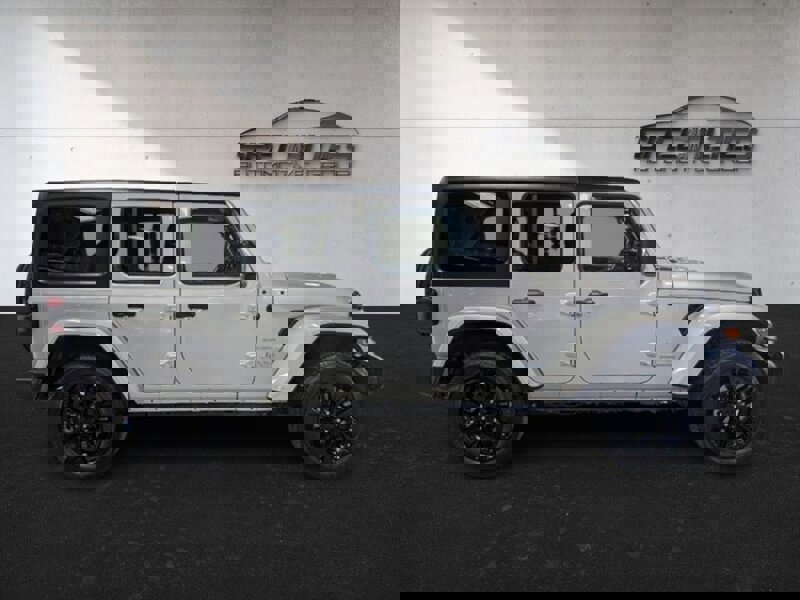 Used 2023 Jeep Wrangler Unlimited Sahara image 11