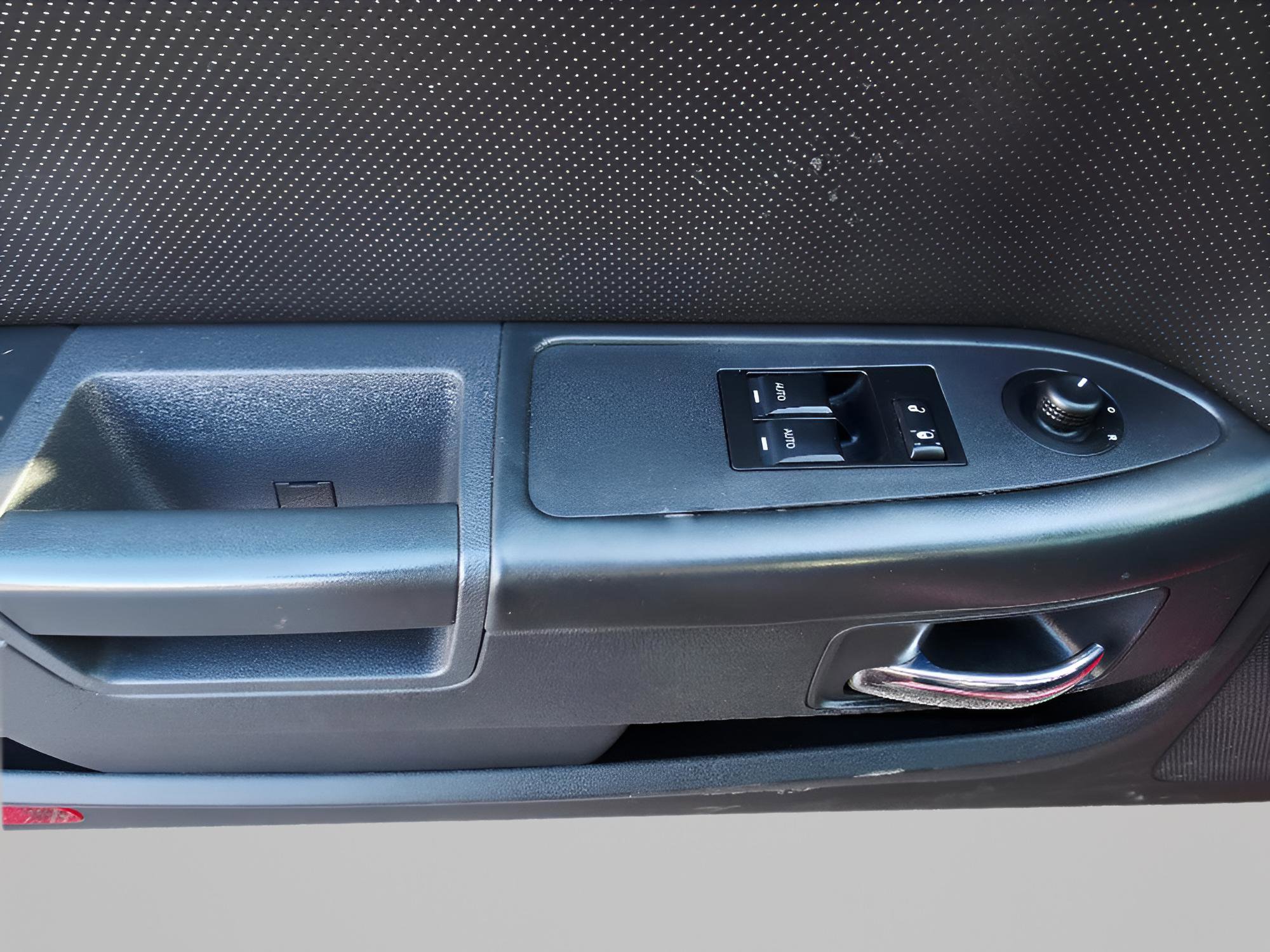 Used 2009 Dodge Challenger SE image 16