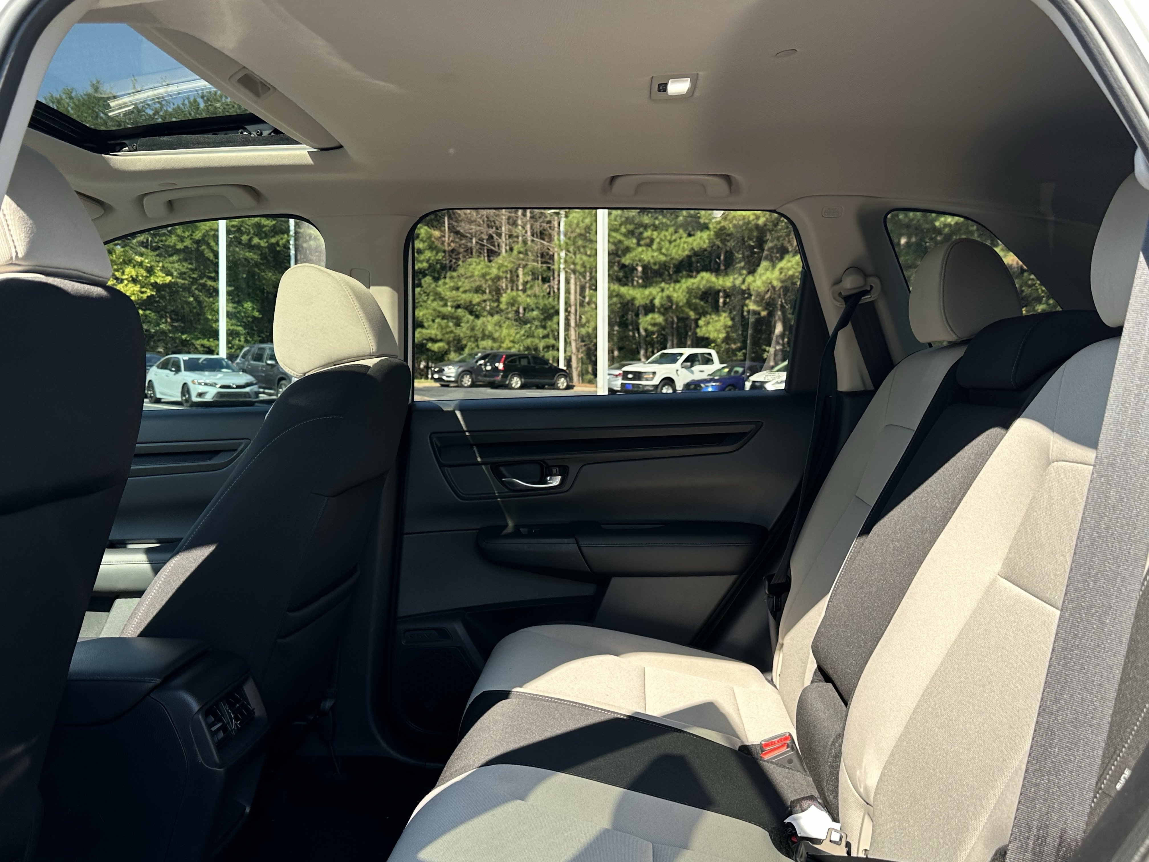 Used 2023 Honda CR-V EX image 9