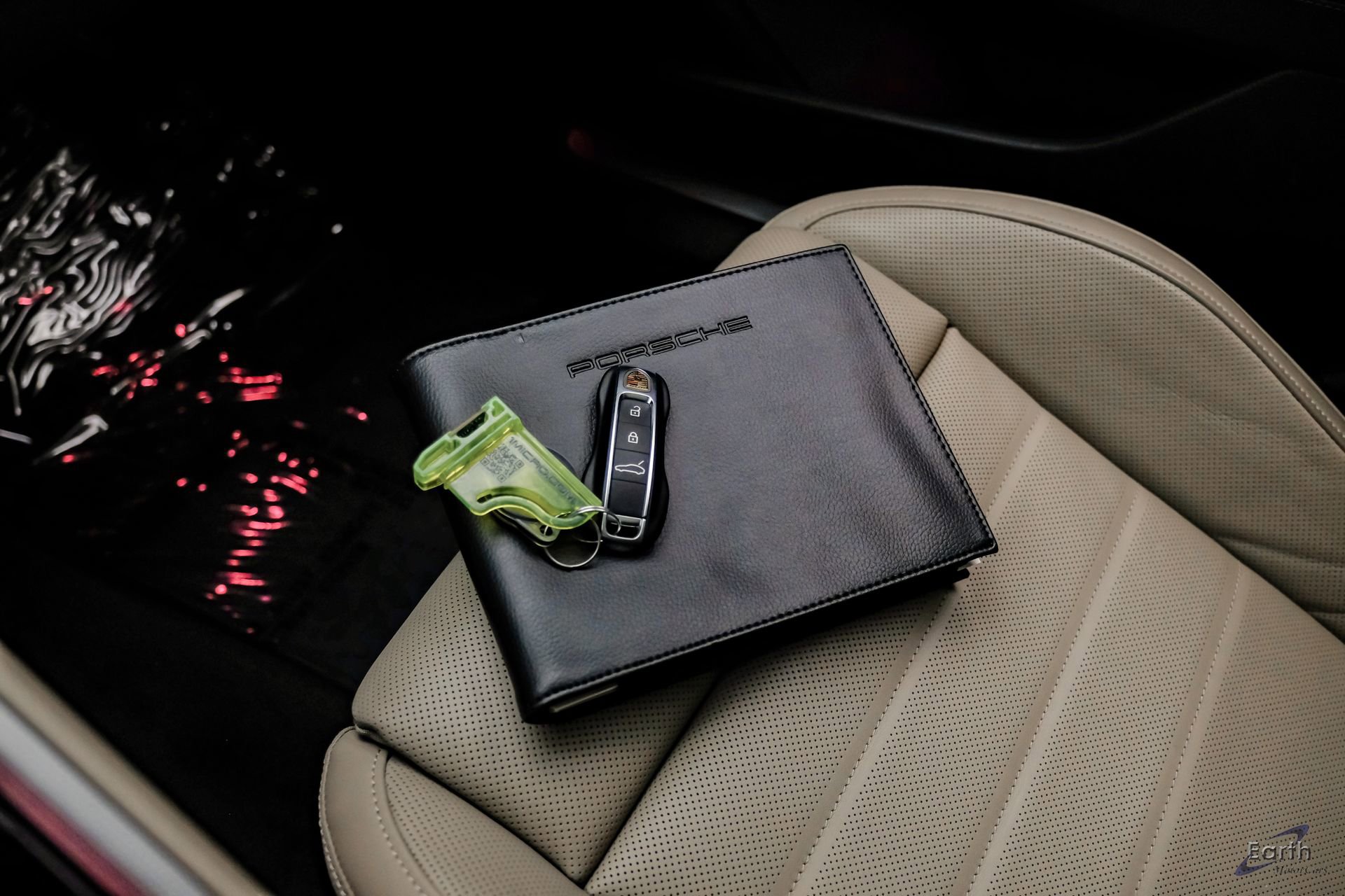 Used 2025 Porsche Panamera w/ Premium Package image 98