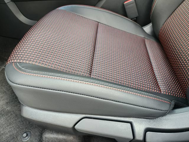New 2025 Nissan Kicks SR w/ Illumination Package FWD image 18