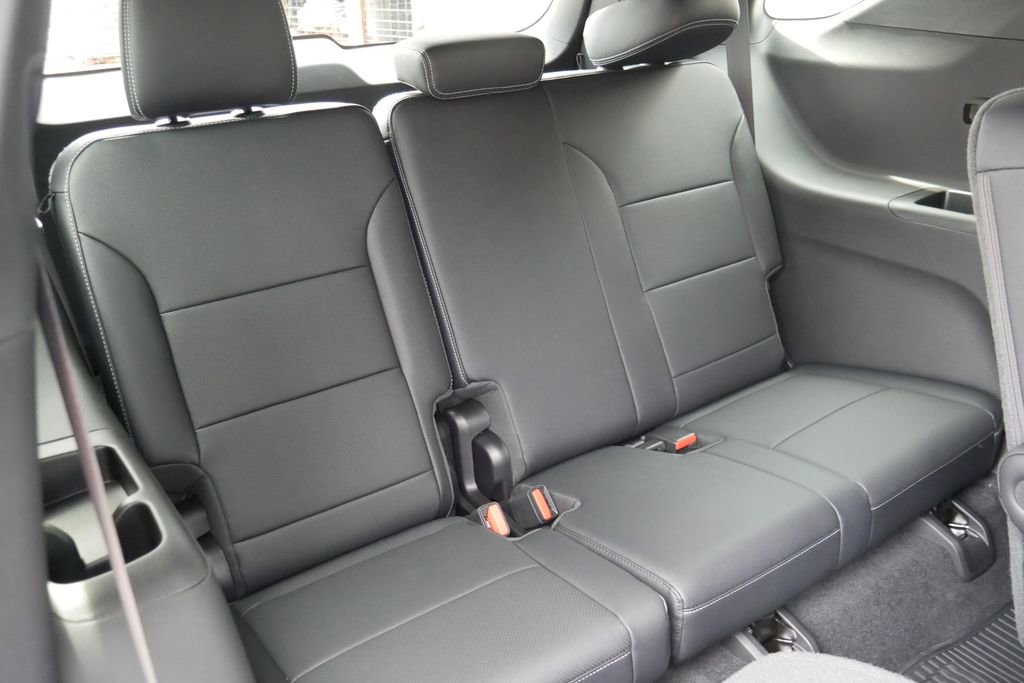 New 2026 Chevrolet Traverse LT w/ LPO, Floor Liner Package image 24