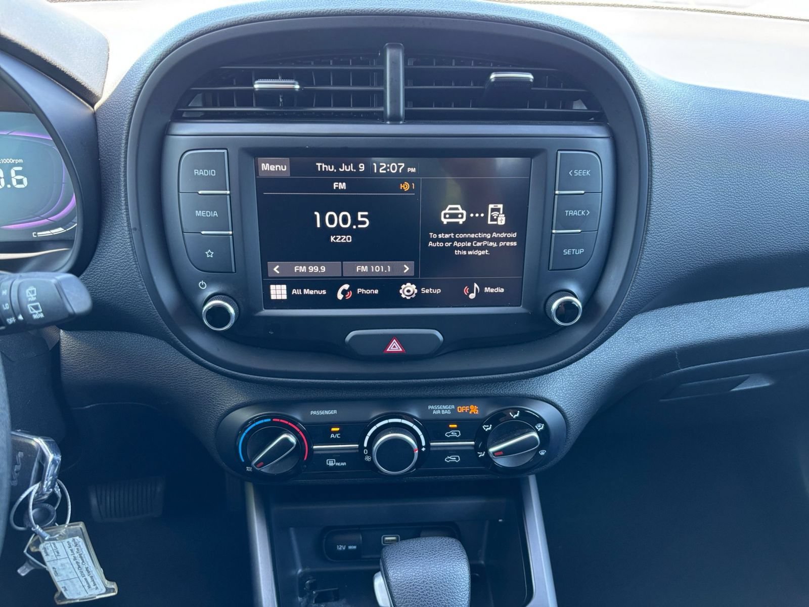 Used 2025 Kia Soul LX w/ LX Technology Package FWD image 17