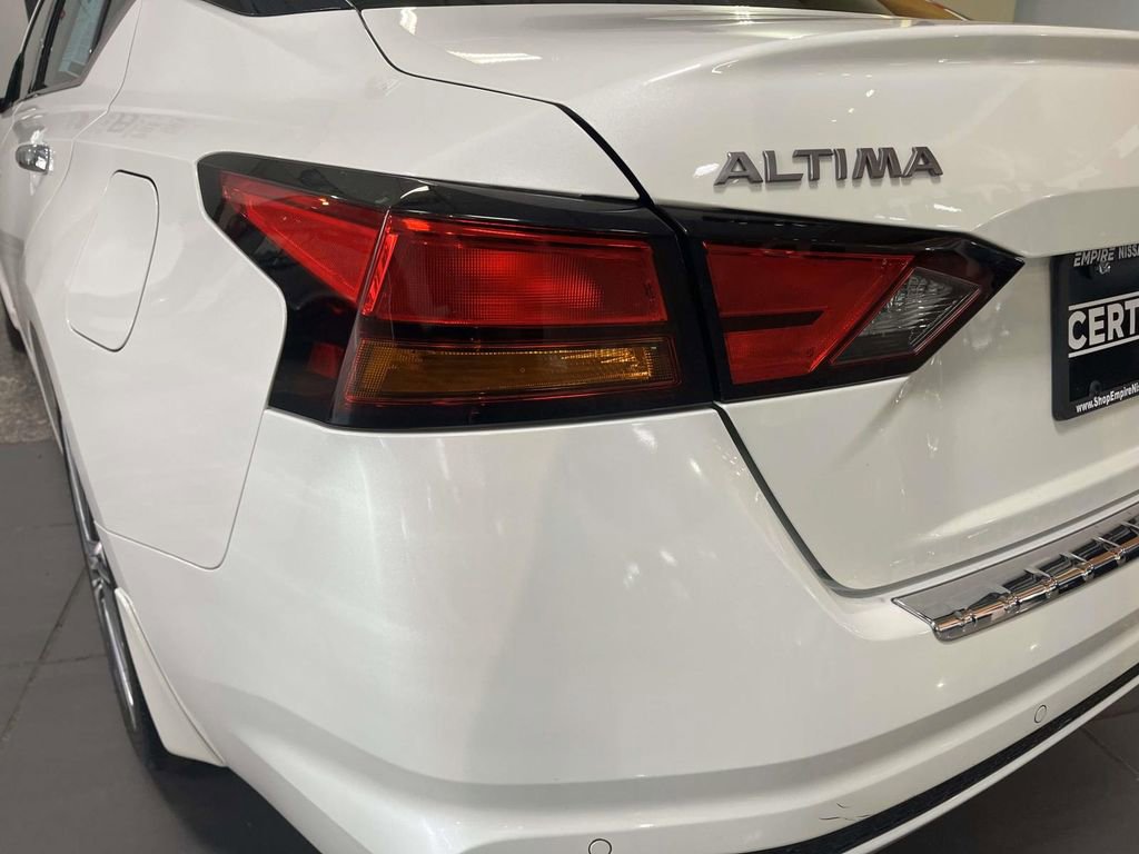 Used 2023 Nissan Altima 2.5 SL FWD image 12