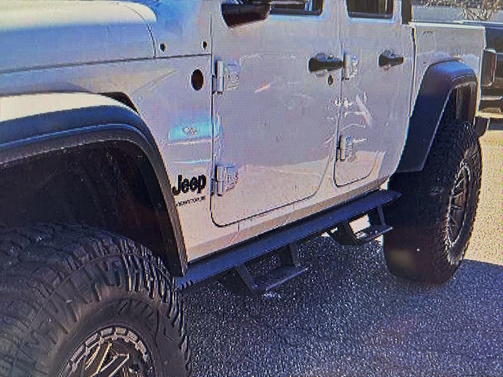 Used 2025 Jeep Gladiator Sport image 20