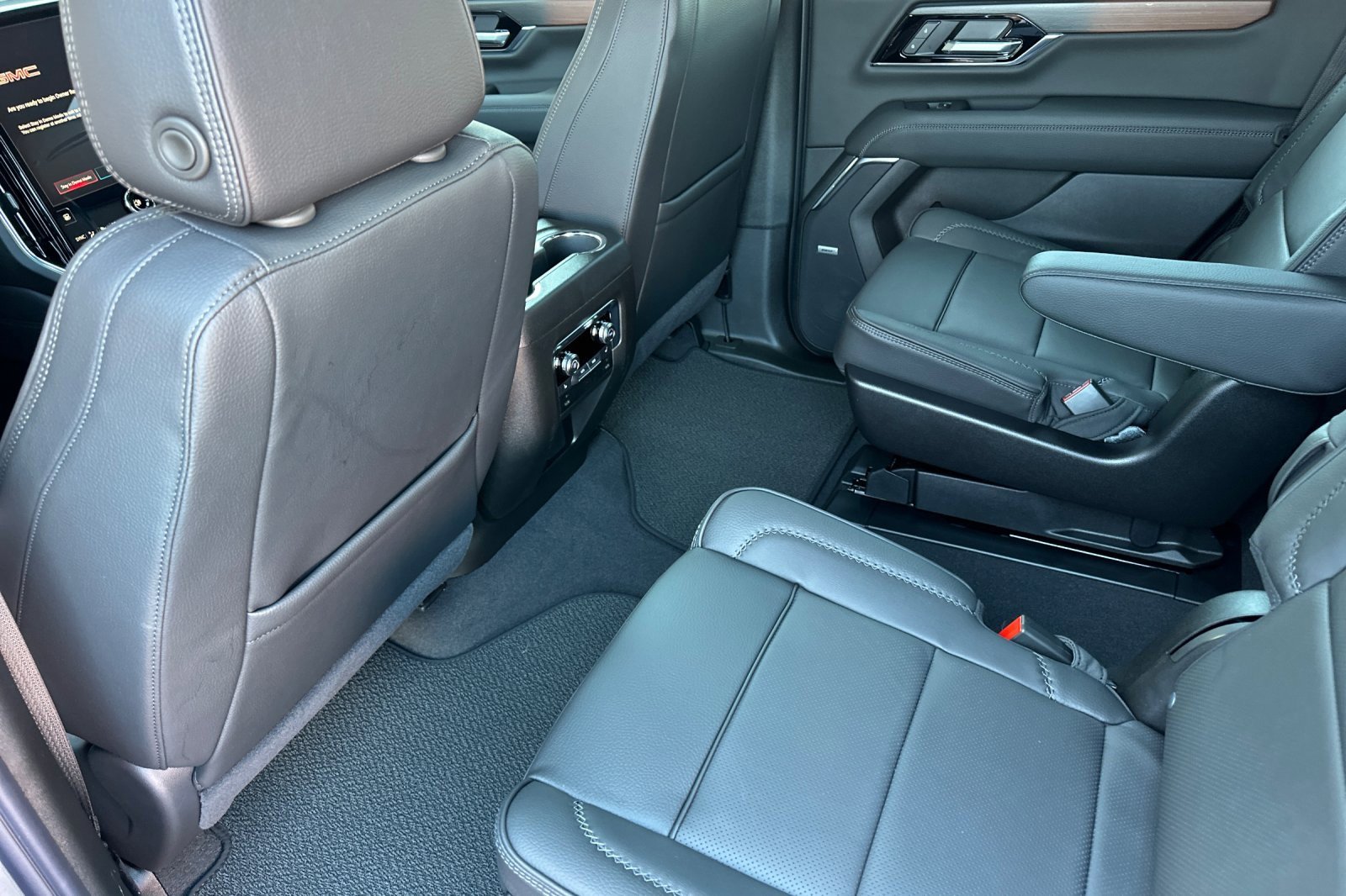 New 2026 GMC Yukon Denali w/ Sun & Power Step Package image 10